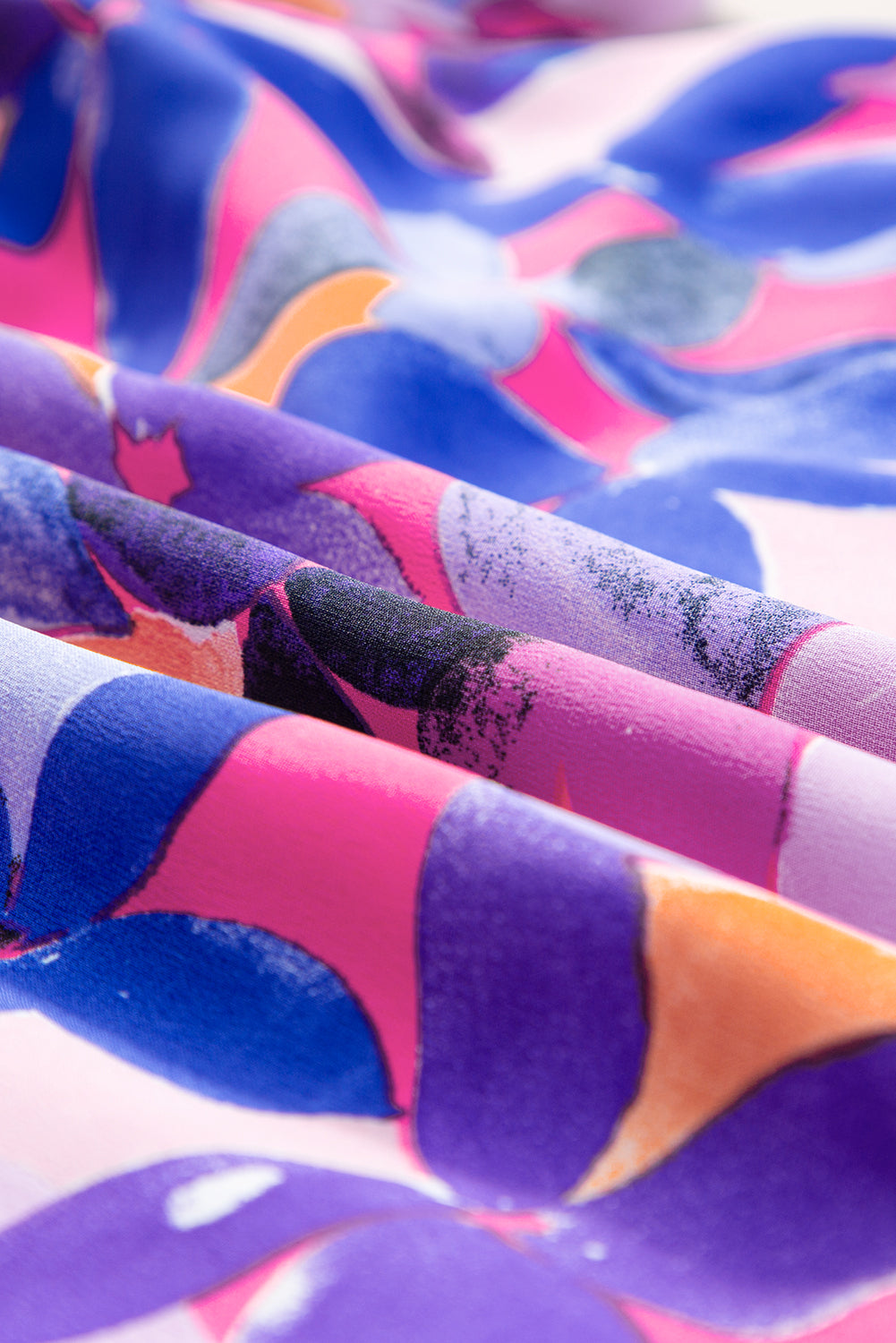 Paarse bloemenprint korte jurk met ruches en pofmouwen