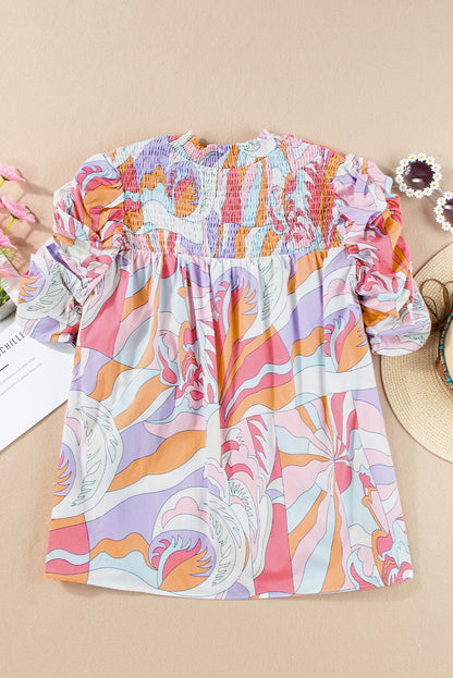 Roze blouse met abstracte print en bubbelmouwen en kieldetail
