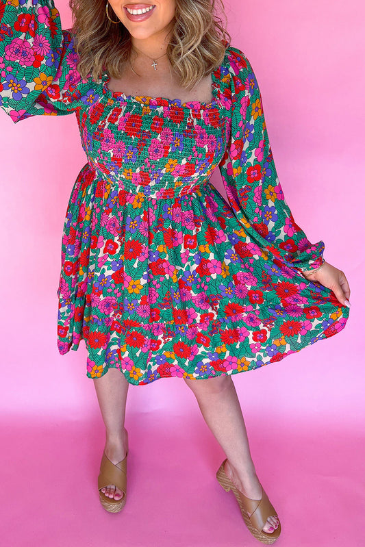Witte plus maat bloemen met bloemen van vierkante nek shirred lange mouw jurk met lange mouwen