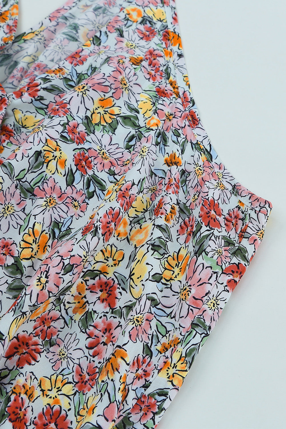 Veelkleurige tanktop met bloemen en V-hals