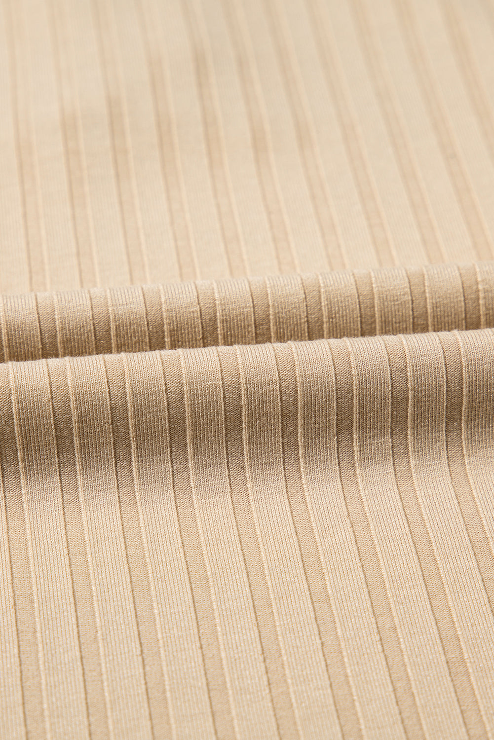 Beige geribbelde kraag met knopen met lange mouwen slanke bovenste top