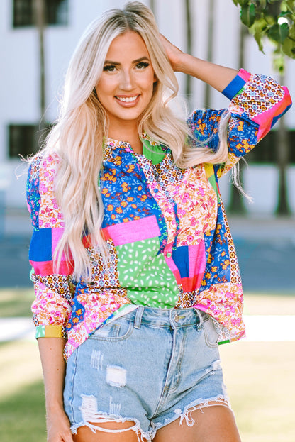 Overhemd met veelkleurige bloemen en patchwork-print en pofmouwen met knopen