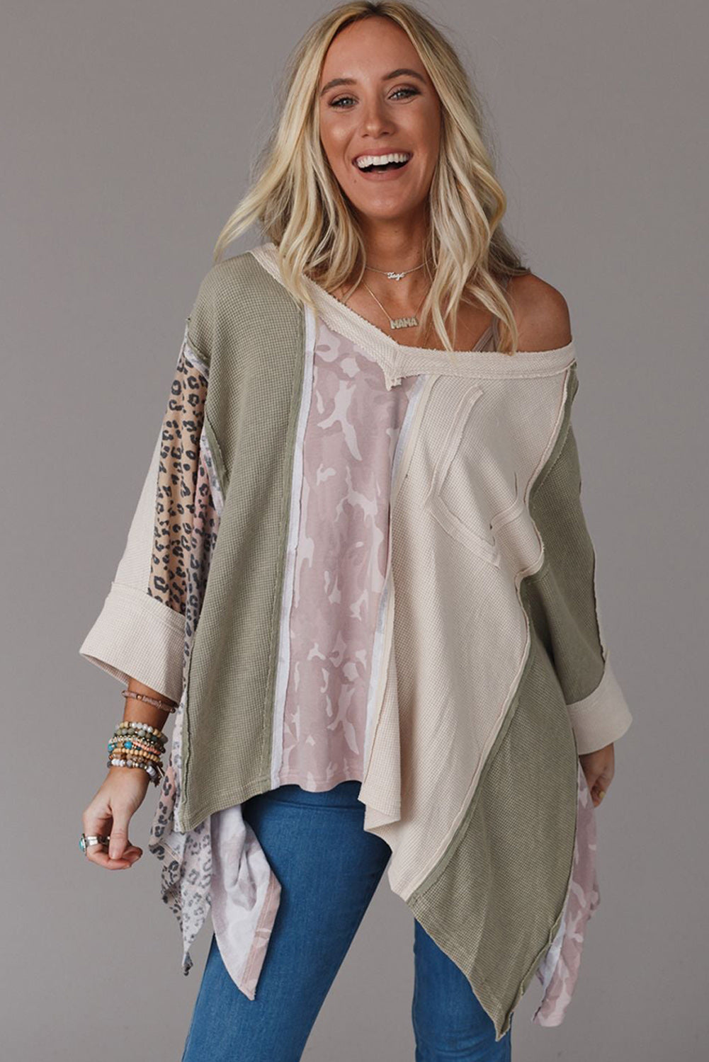 Veelkleurige oversized top met zichtbare naden en patchwork