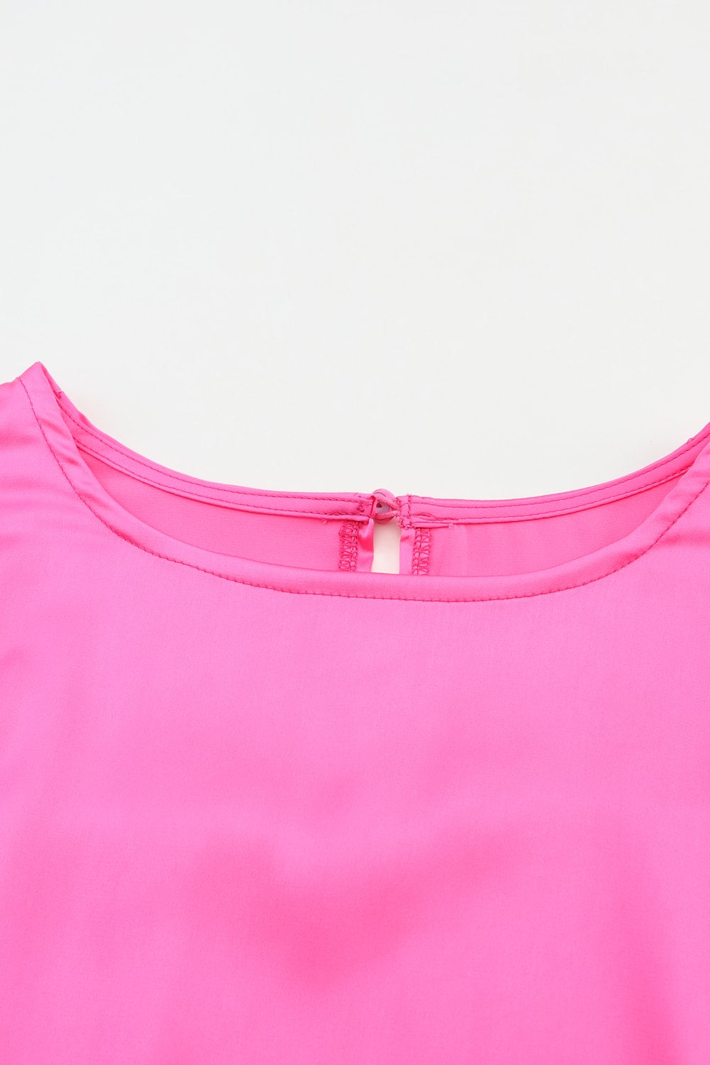 Roze satijnen blouse met ronde hals en lange mouwen