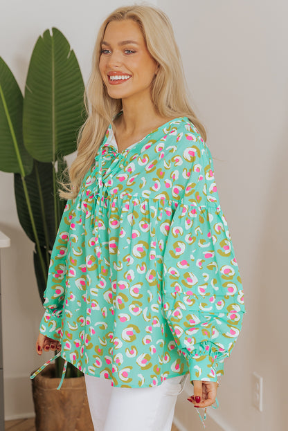Groene abstracte bedrukte veterlantaarn mouw babydoll blouse