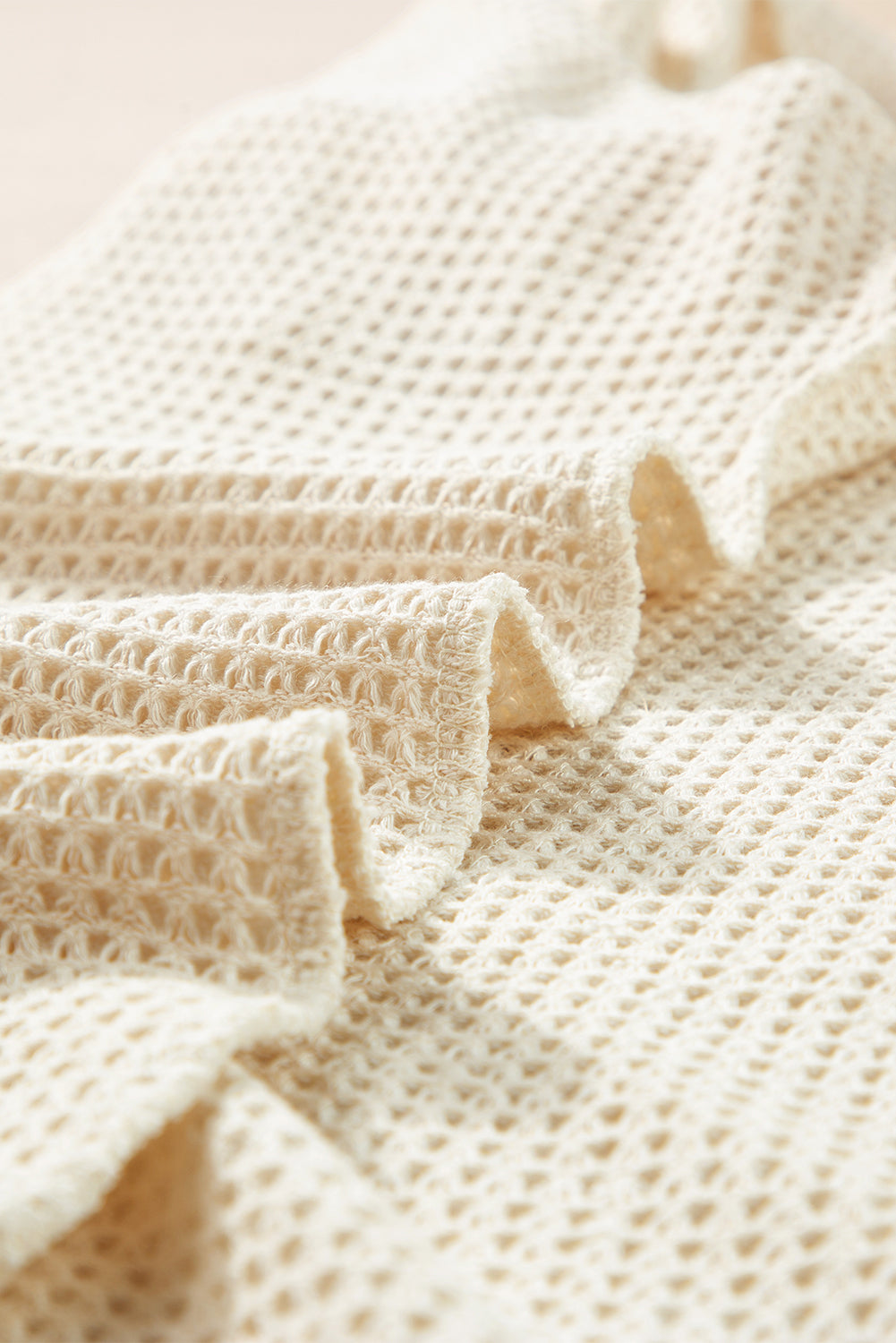 Beige korte tweedelige set met franjes en getextureerde rand
