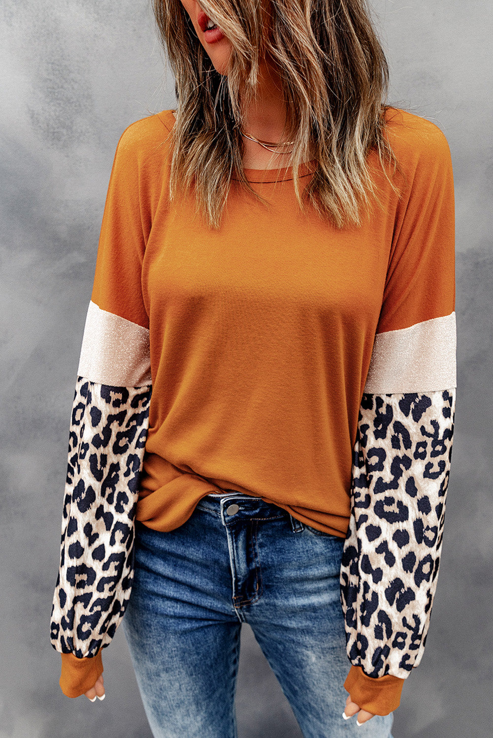Bruine top met lange mouwen en patchwork met luipaardpailletten